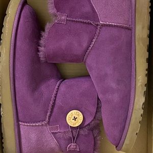 UGG Boot Mini w/Bailey button